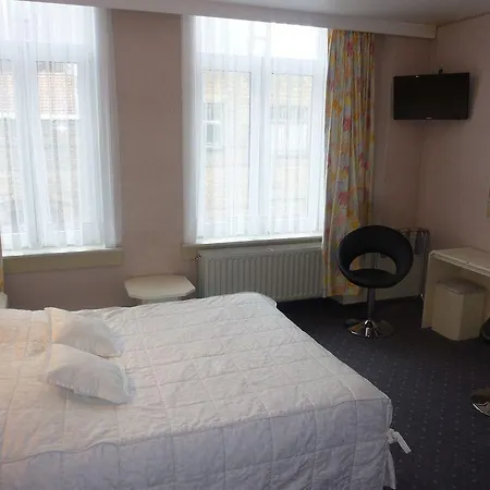 Hotel Kristoffel - Ontbijt Inbegrepen 3*